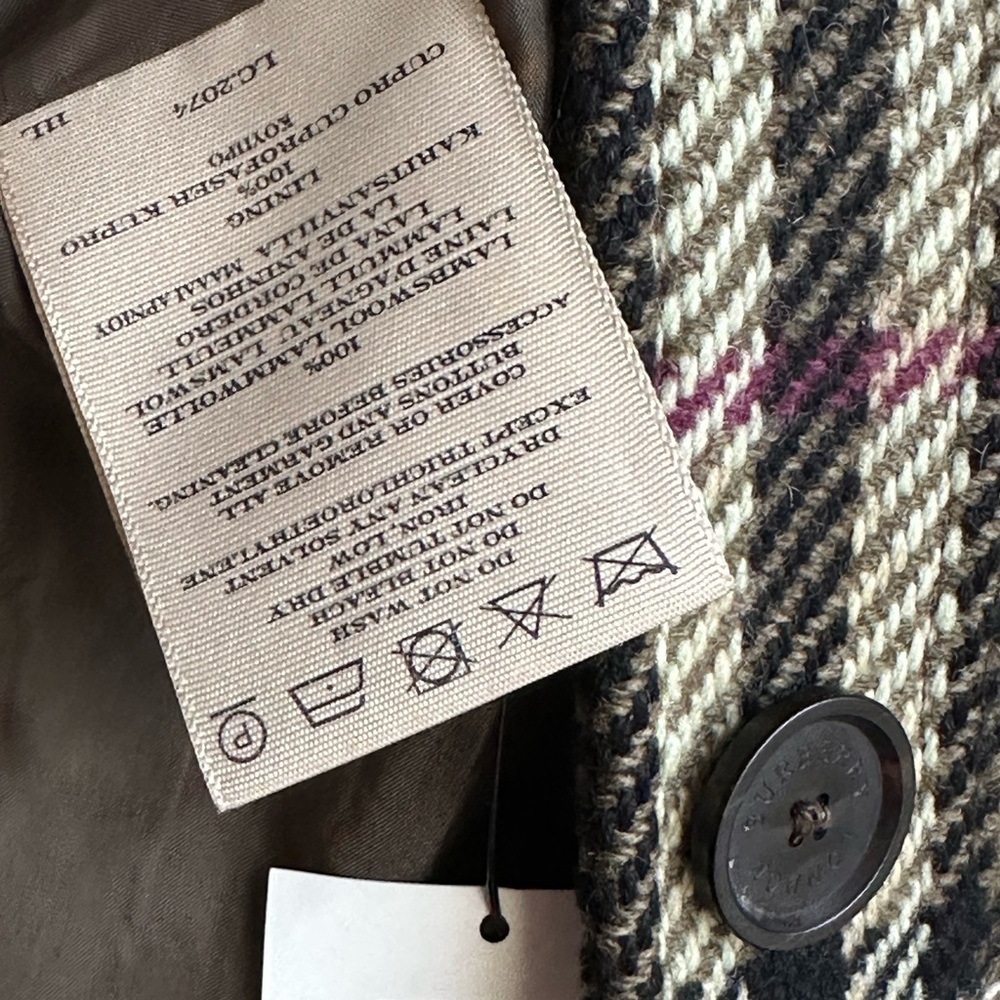 Authentic Burberry coat - Picture 16 of 16